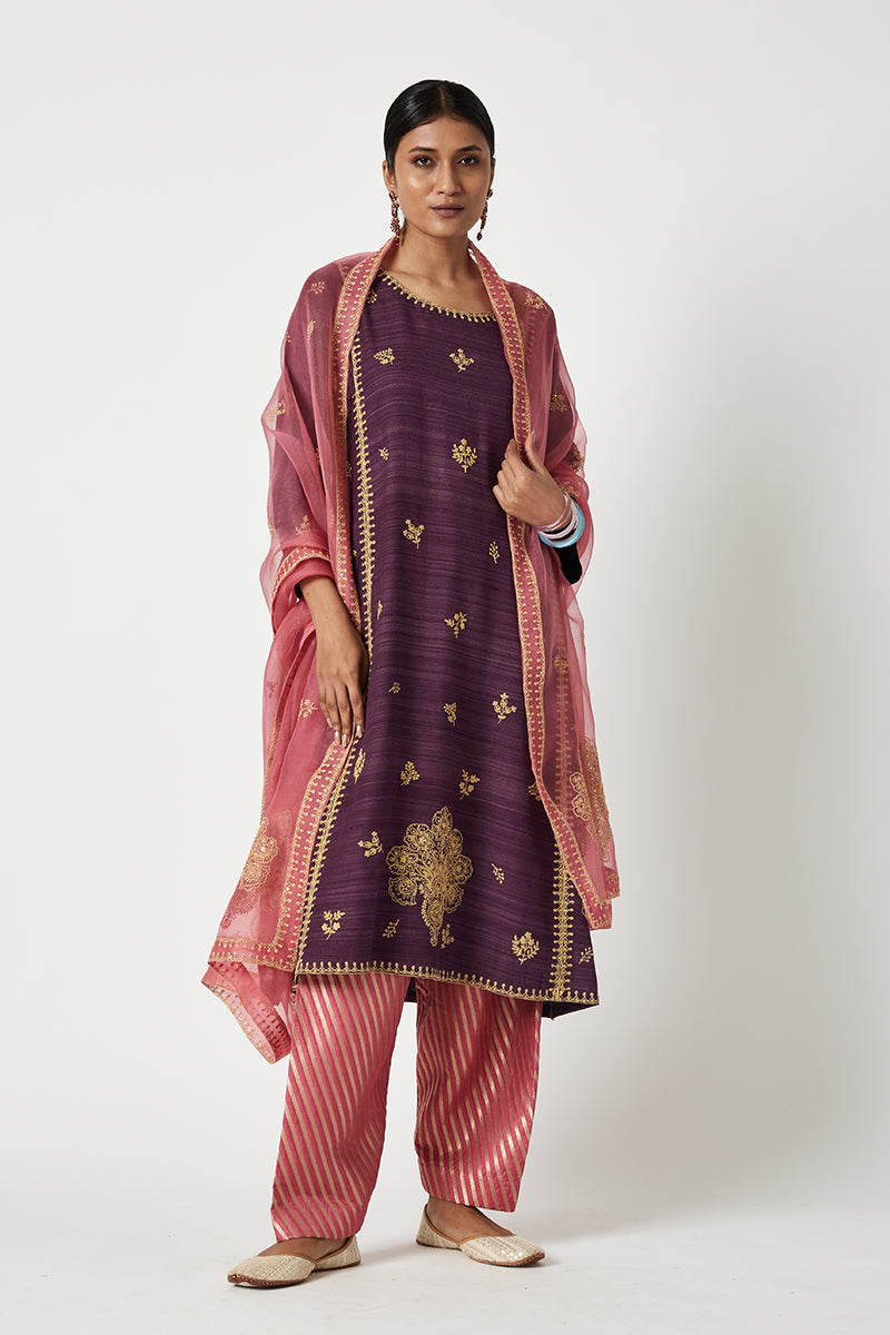 Zaina Embroidered Kurta Set