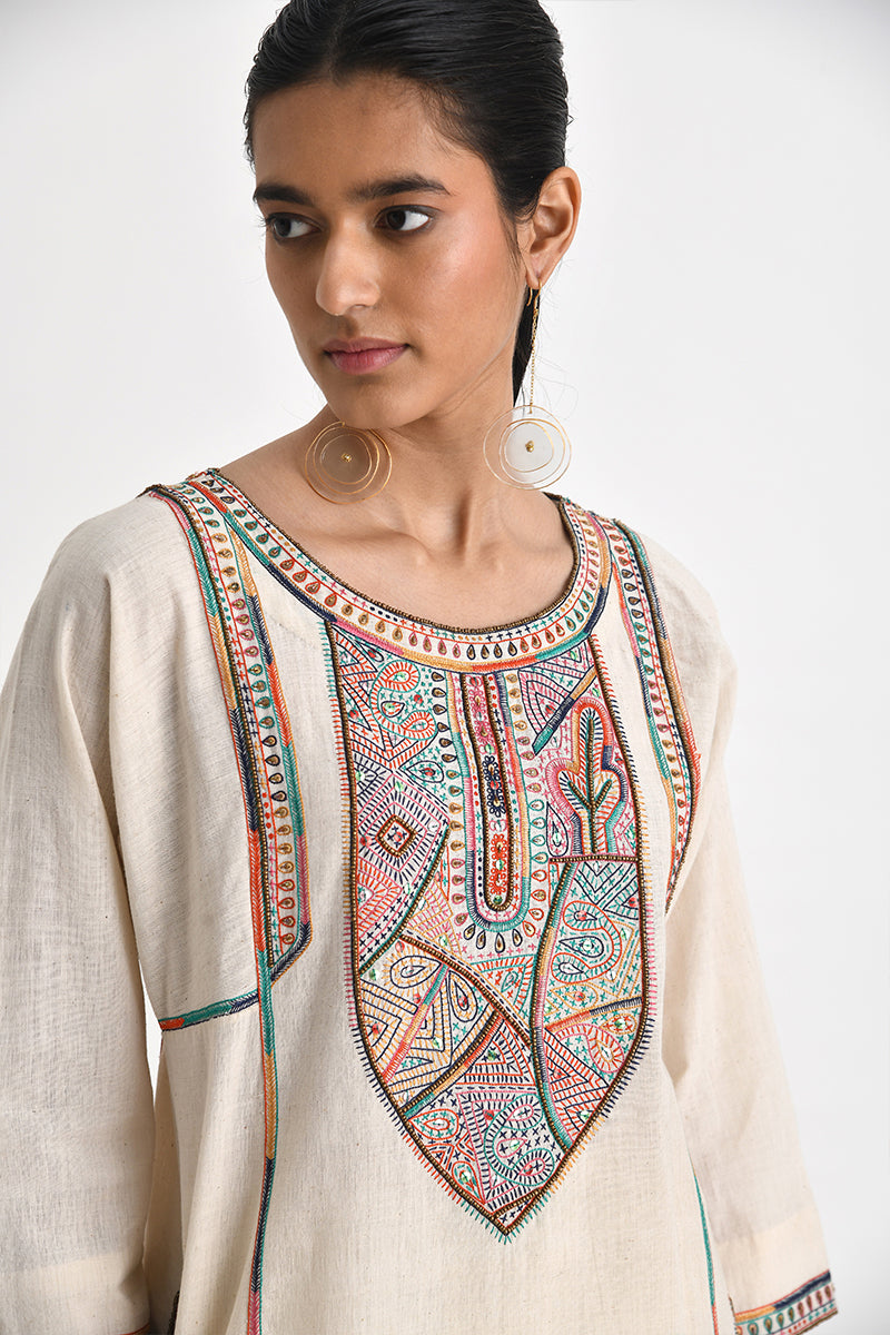 KASTRO EMBROIDERED YOKE  TUNIC WITH PANTS