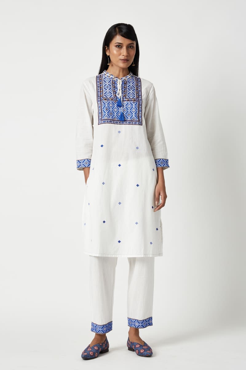 Alor Embroidered Kurta Set (2PCS)