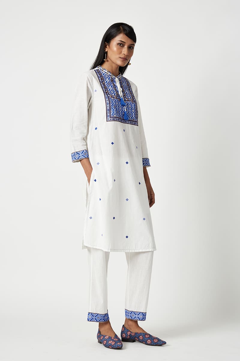 Alor Embroidered Kurta Set (2PCS)