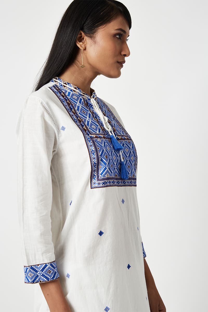 Alor Embroidered Kurta Set (2PCS)