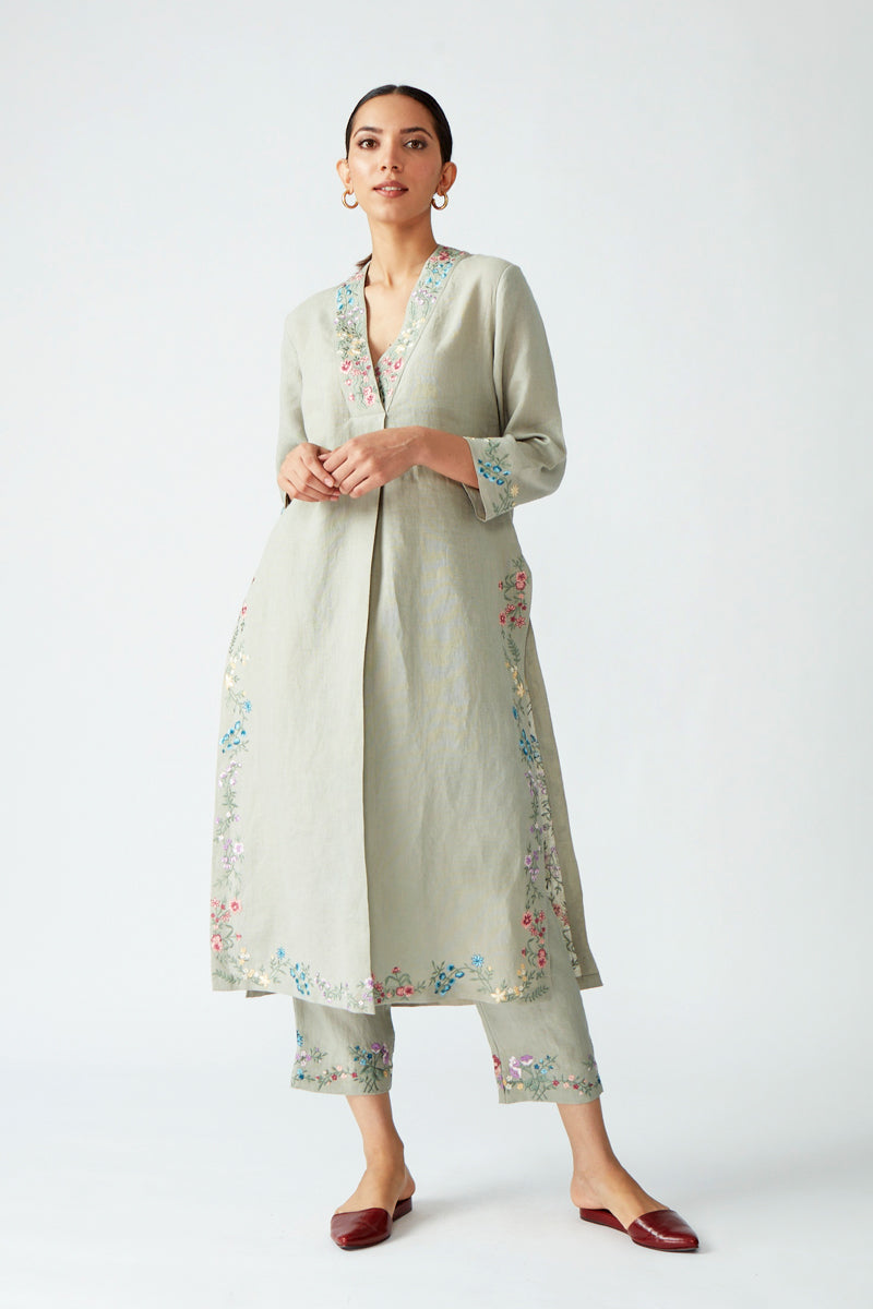 HOSTA EMBROIDERED KURTA & PANT SET (2PCS)